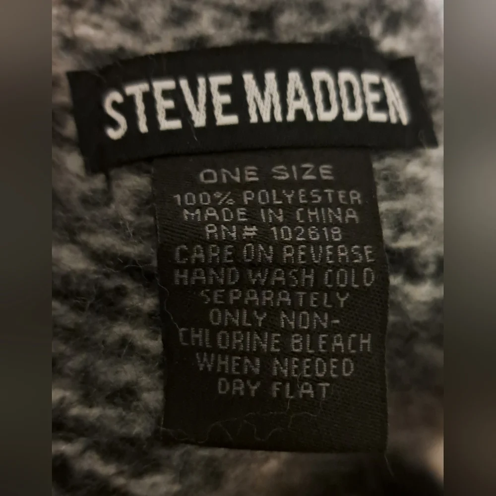 Steve Madden beautiful 76×20